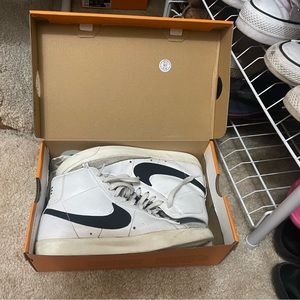 Women’s Nike blazer mid ‘77